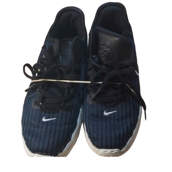 BOYS' NIKE BIG KID LEBRON WITNESS VI BASKETBALL SHOES US SIZE 2Y - Picture 1 of 4
